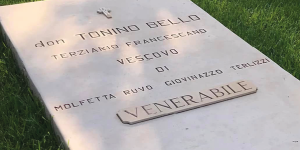 Nel ricordo di don Tonino a 33 anni dalla morte: Alessano e Leuca per il ‘profeta di pace’